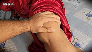 Började med enkel kroppsmassage för styvsyster men råkade nudda intima området och det eskalerade