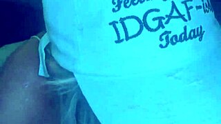 Молодая шлюха дает диптроат минет, потом раком без гандона с кончей в рот