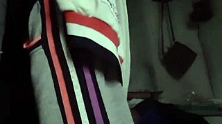 A gente se conecta fundo e com tesão mesmo de roupa pra gozar junto