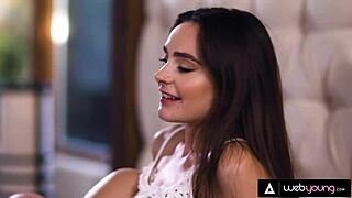 Гореща Aften Opal хваща Leana Lovings да се мастурбира... искам я и аз!
