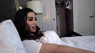 step bro and sis sharing bed? 😏 handjob turns to hot pussy fuck for cash 💦