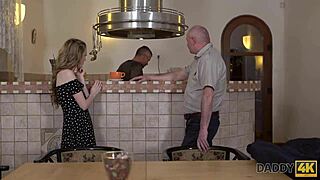 Слабичка руска праскова чати с таткото на бф и се чука жестоко