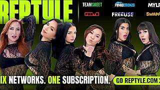 Изневяваща милф мамче дава гащички с сперма и сочен задник да замълчи стъпсъна