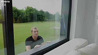 Съседът подава зряла мадама с дебел задник от пасынка