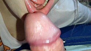 Girl does blowjob early morning cum in mouth