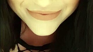 Get up close with Harmony Reigns, stare into her pretty blue eyes and hear that sexy British accent! 😍👀