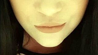 Get up close with Harmony Reigns, stare into her pretty blue eyes and hear that sexy British accent! 😍👀