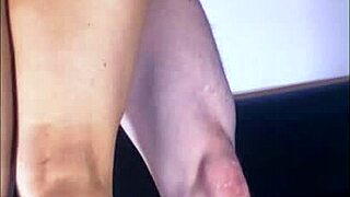 gadis india anshika naik kakak tiri sampai orgasme di video rumah tangga close up