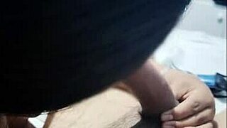 Young gym babe slaps ass while dancing seductively