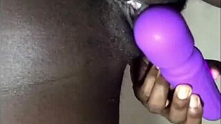 Twerking on a vib-dildo for fun