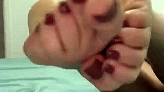 Exibindo meus pezinhos latina sexy mostra seus pes