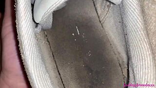 Wow, bouncing boobs and pissing with dirty feet exposed!