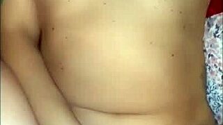 Pacar ku gebukin aku keras doggystyle dan selesai di dalam memek ku