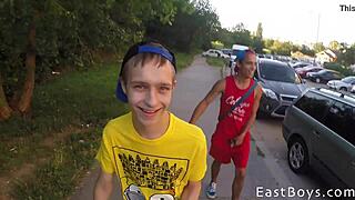 i'm hooked on these skater twinks on webcam