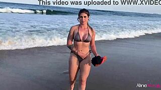 Hey, Mau Lihat Cewek Pantai Blonde Ini Genjot Penggemarnya Keras?