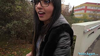 Пакистанка трахает незнакомца в общественном туалете