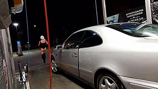 Ojej, javno pranje avta se spremeni v divje z trans akcijo!