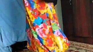 白いお尻のシッシーゲイアマチュアがツイーキングで自慢