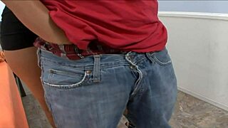 Isis Love άπιστη Λατίνα περιμένει άγριο τρίο με διεισδύσεις