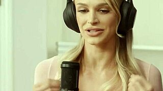 فانا باردوت الحمراء وإيما هيكس الشقراء يفركوا بقوة لحد ما يوصلوا