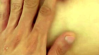 perfect fingering in a gorgeous latina navel