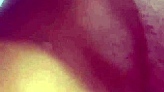 peguei ela no flagra tomando banho e cair de boca na buceta