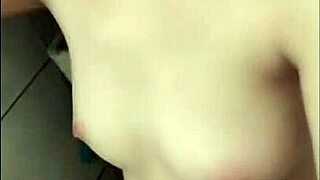 Exploring Vietnamese culture in this engaging Phim Sex Việt Nam video with friends.