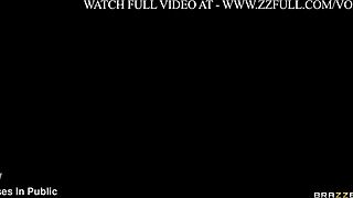 Kayla East сверлит свои тугие дырочки жестко