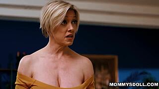 Wow, Dee Williams gets super close with Melody Marks in a sensual blonde teen session! 😘