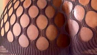 petite bubble butt intensely rides dildo to squirting