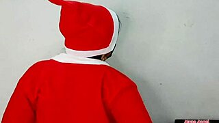 pregnant mature lady shows huge puffy lips at christmas time 😍