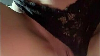 Culona MONTANDO DELICIOSO in steamy Latina photoshoot action