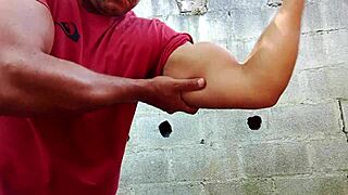 yuri gaúcho, the brazilian bear, gets a huge handjob cumload