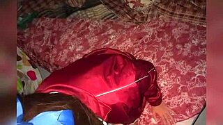 นักเรียนบลอนด์ในชุดนักเรียนรับควยใหญ่แบบสบาย!