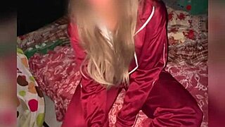 นักเรียนบลอนด์ในชุดนักเรียนรับควยใหญ่แบบสบาย!