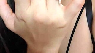 Horká velkozadá MILF vede kompletní instrukce pro drkání