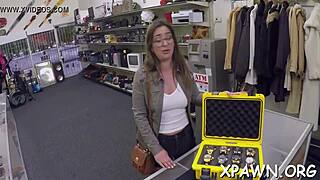 Dilettant blir frekk i bakrommet med våt action