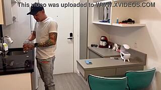 Neighbor lost key, gave me her wet pussy?