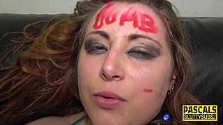 Dominirana debela submisivka oslobođena u BDSM vezivanju i hardcore igračkama