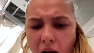 Fingering my pussy out in public feels so wild