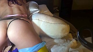 Girl in lingerie, wanna see a guy tease with dildo?