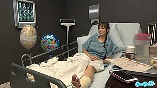 Olgun kadın erkek arkadaşına halka açık hastanede patlayıcı bitiriş için gösteriyor!