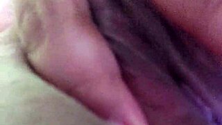 Masturbando Com Um Pregador E Gozando