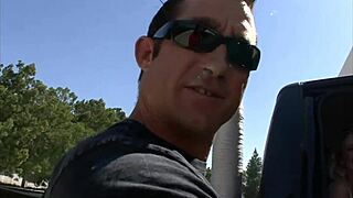 Uau bucetinha da Nicole Taylor engole pauzão enorme!