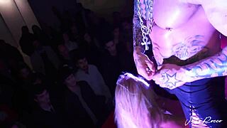 follando en público una polla grande