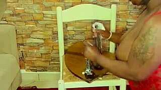 Lesbian slave punished with whips