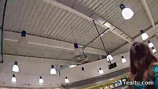 Svůdná česká kočka nalákána z hypermarketu na divoké POV anální šukání