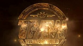 Lola Bredly gives a spicy massage on the table 😊