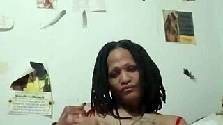 أتسلى بأسلوب التنكر الرجالي الرائع ده في الفيديو الممتع. شوف الإطلالات الفريدة والتعبيرات الإبداعية هنا!