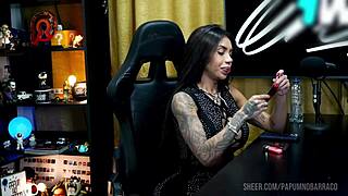 ブラジル人のビビ・グリッフォがルアンに屋外インタビューでからかう